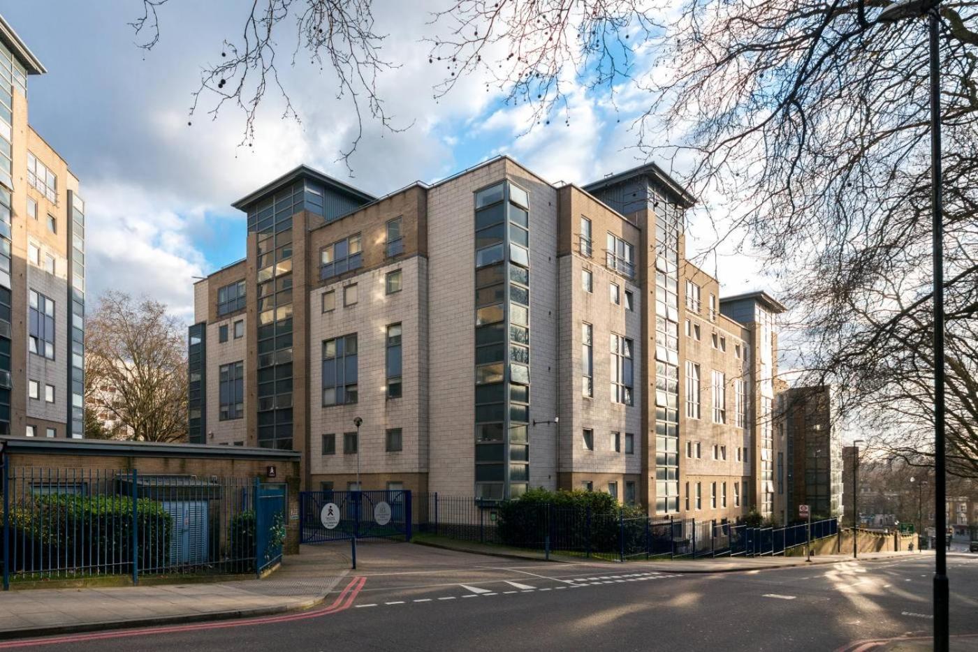 Lighthill House, Finsbury, * Londra